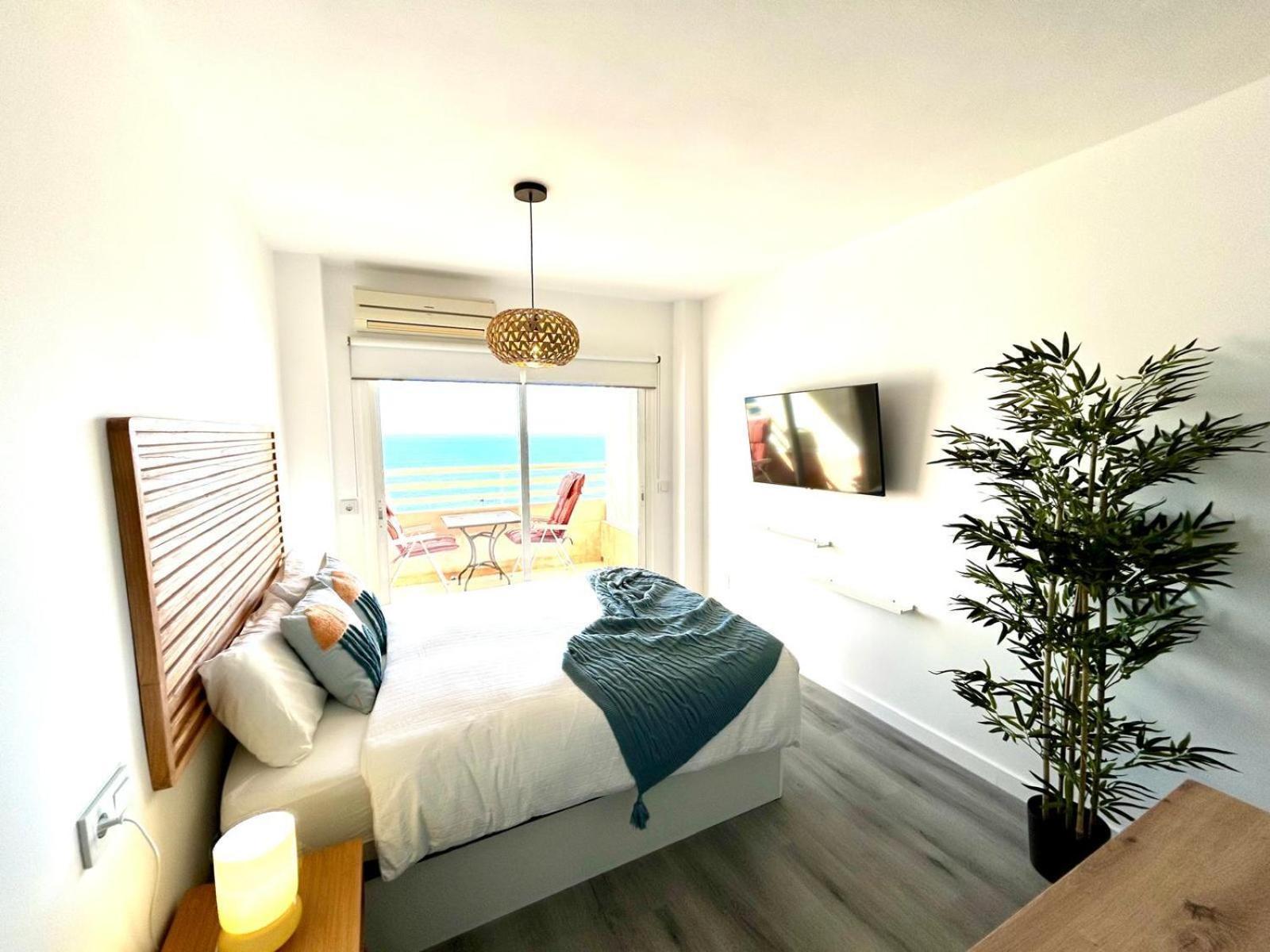Апартаменты Stella Maris - Amazing Frontal Sea Views With Pool & Terrace By 10Tosea Фуэнхирола Экстерьер фото