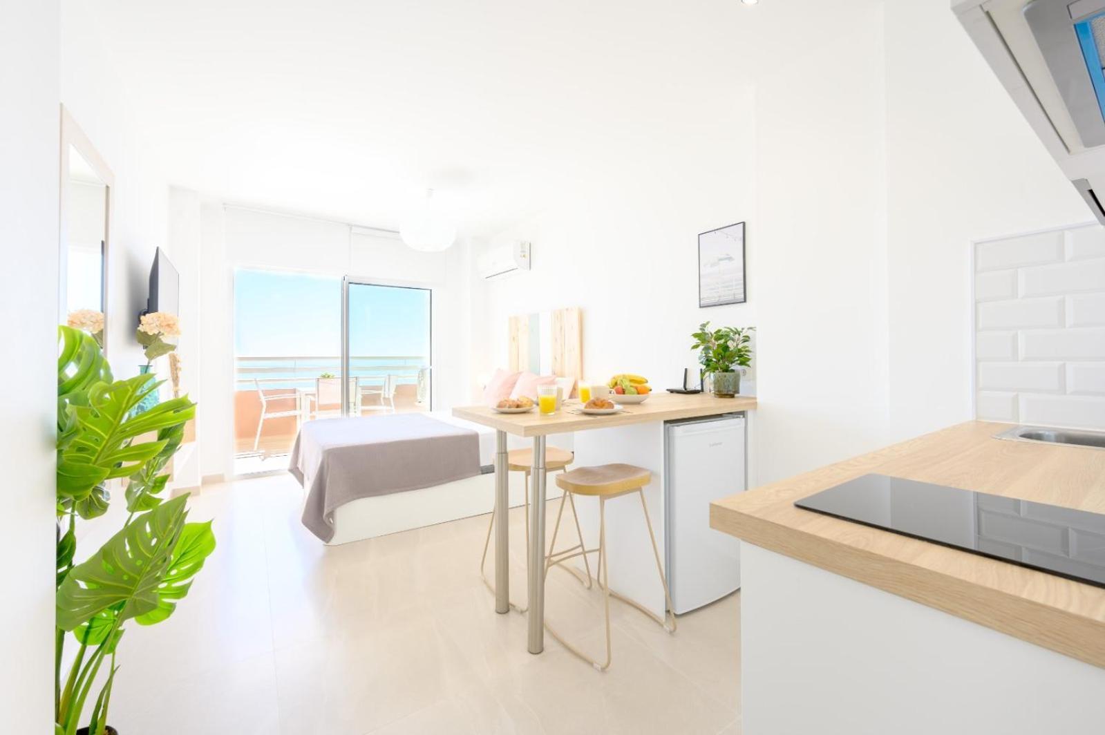 Апартаменты Stella Maris - Amazing Frontal Sea Views With Pool & Terrace By 10Tosea Фуэнхирола Экстерьер фото